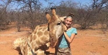12 летняя девочка убивает животных